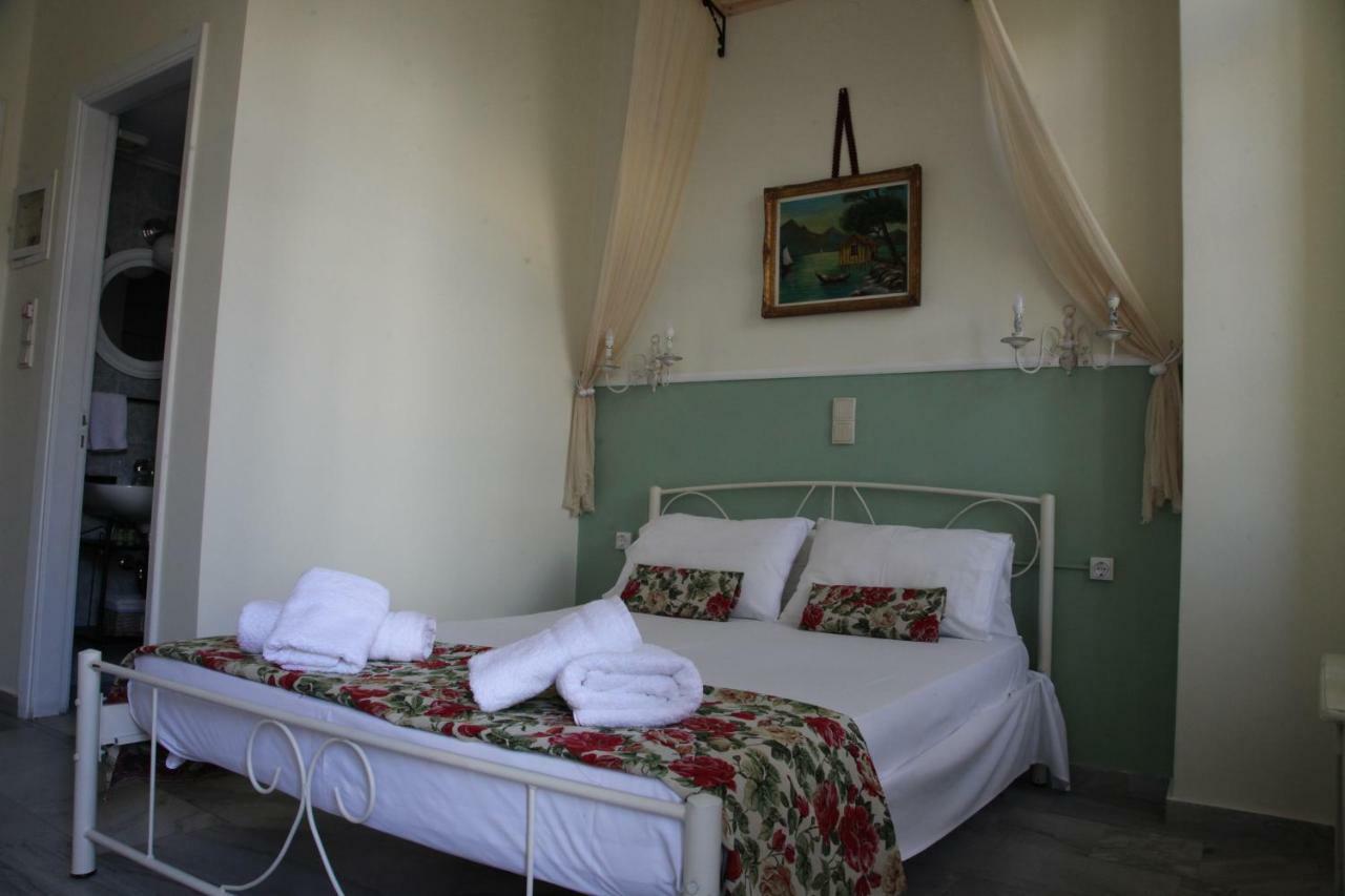Fiera Guesthouse Ermoupoli Exterior photo
