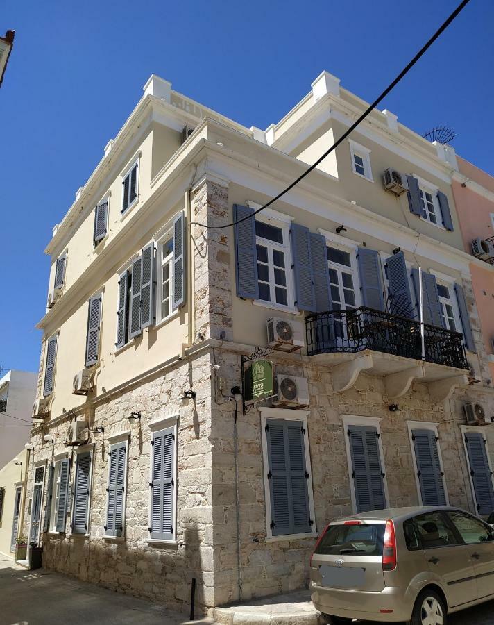 Fiera Guesthouse Ermoupoli Exterior photo